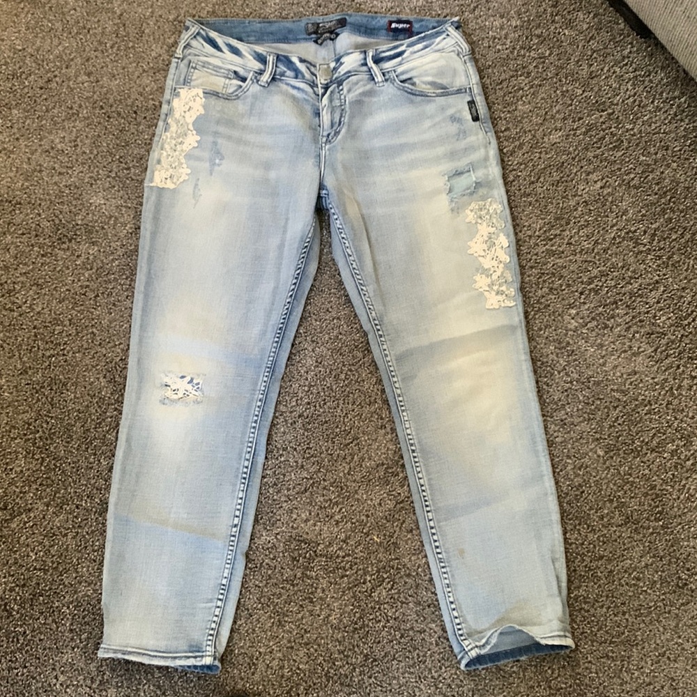 Woman’s Silver capris. Size W31 L25